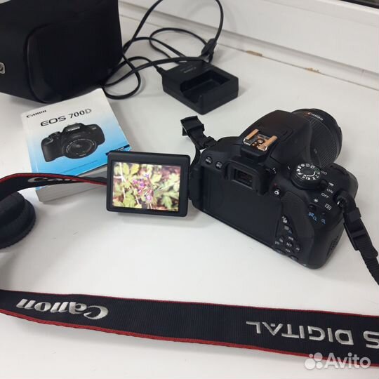 Зеркальный фотоаппарат canon dos 700d