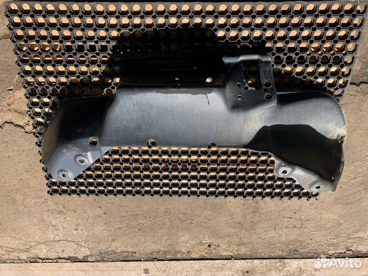 Брызговик передний левый Scania P 5 Серия P440