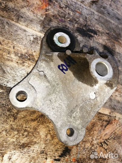 Сайлентблок опоры кпп задней Форд Фокус-2 1.8