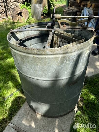 Медогонка 2х рамочная и 4-х рамочная