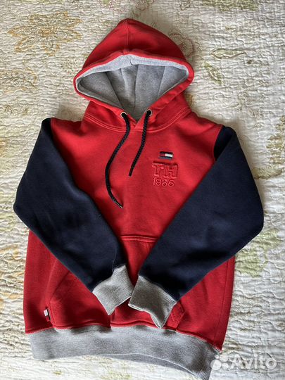 Продается свит-шот “Tommy Hilfiger”