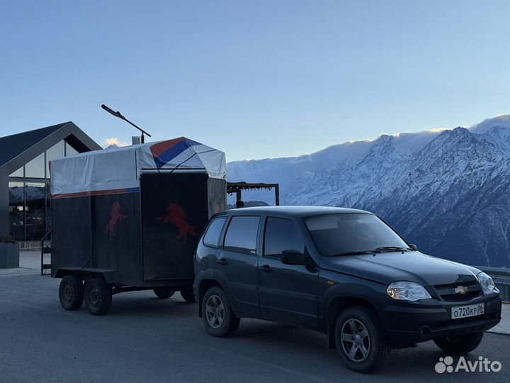 Прицеп коневозка