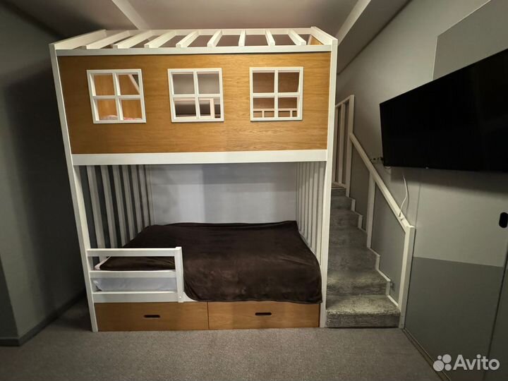 Двухярусная кровать