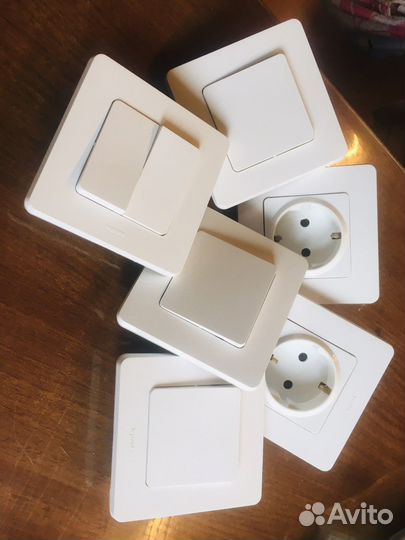 Комплектик электрики Legrand