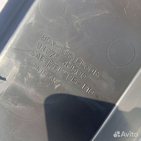 Обшивка двери багажника Nissan Primera P11 универ