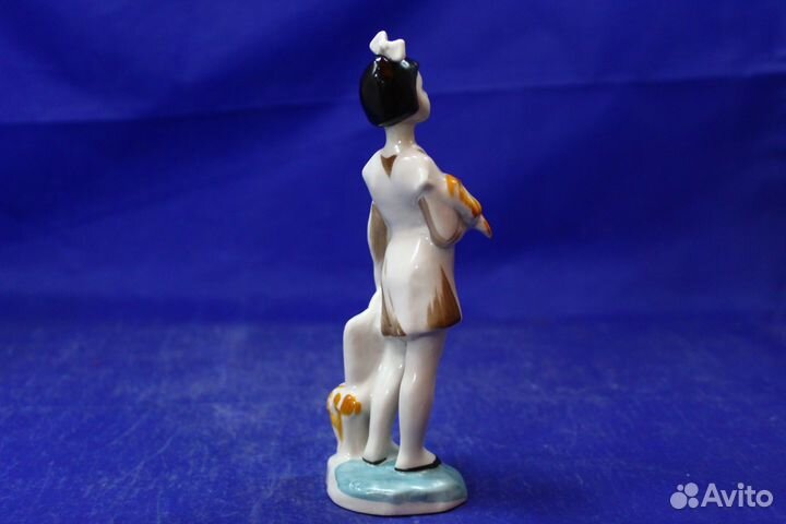 Раритет Фарфоровая статуэтка Школьница Девочка с п