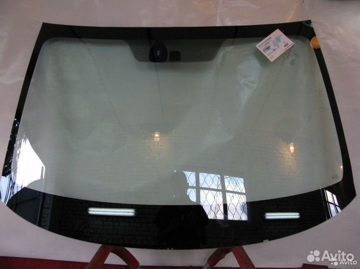 Заднее стекло на Opel Zafira b