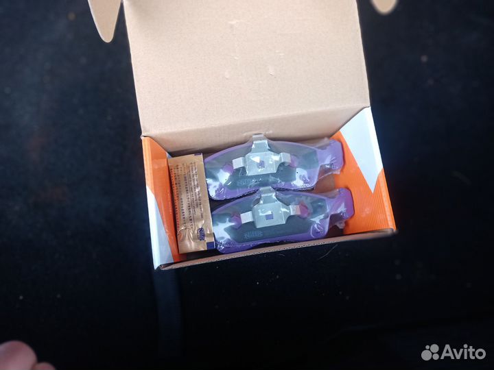 Продам колодки тормозные передние