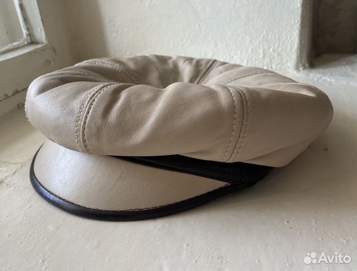 Кепка кожаная женская