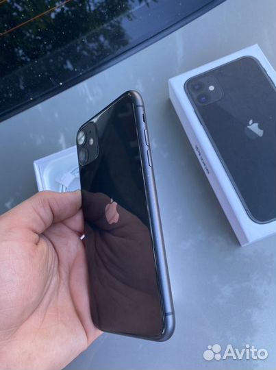 Телефон iPhone 11