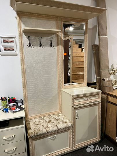 Прихожая бежевая