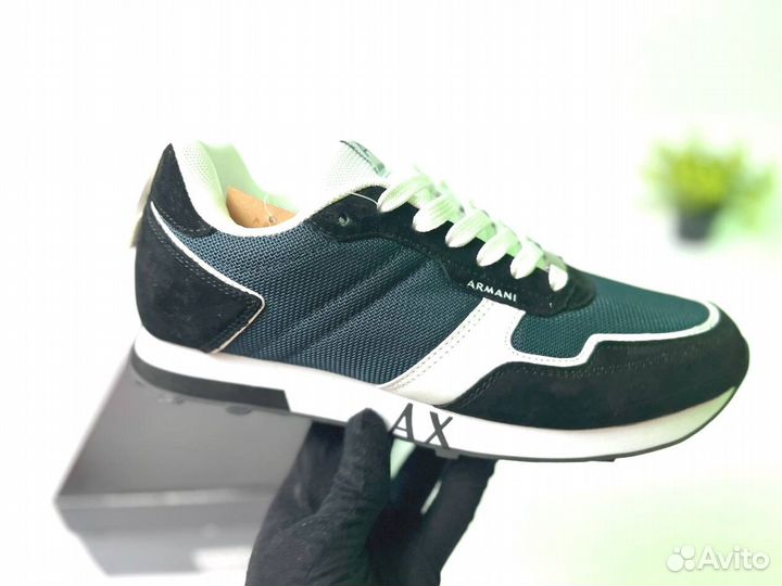 Кроссовки Armani эргономичные