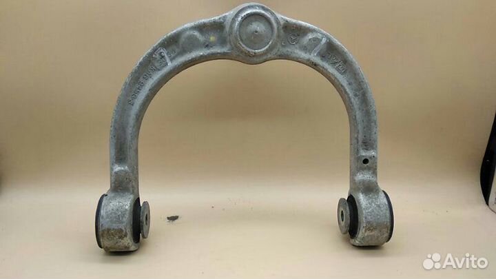 Рычаг подвески верхний передний левый