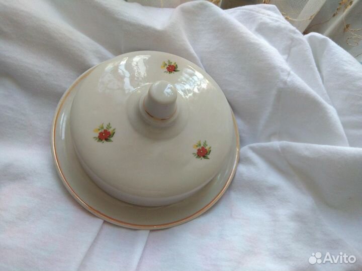 Коллекционные масленки и тарелки