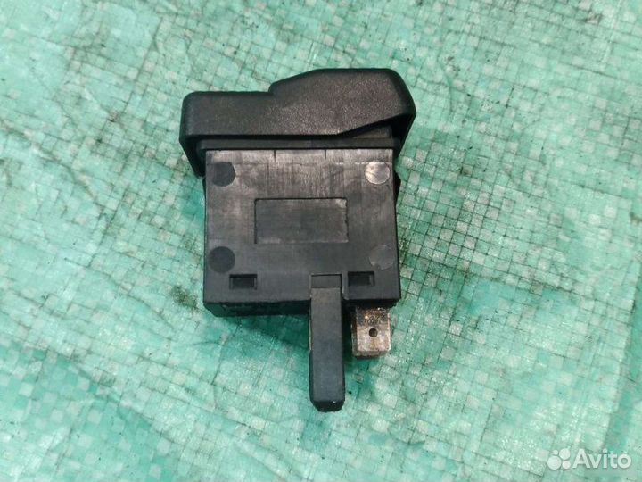 Кнопка подогрева стекла задняя Volkswagen Passat