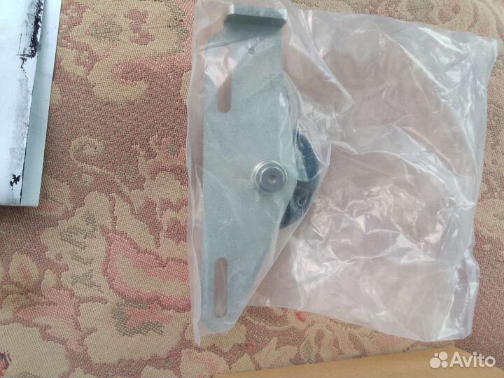 Натяжной ролик ремня генератора