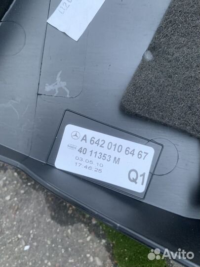 Крышка двигателя Мерседес w212 w207