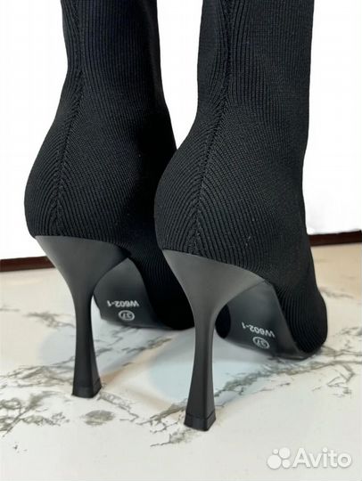 Ботильоны чулки на каблуке новые
