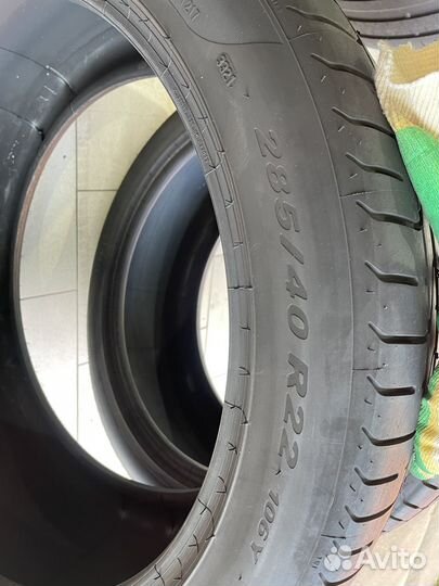 Pirelli P Zero 285/40 R22 и 325/35 R22