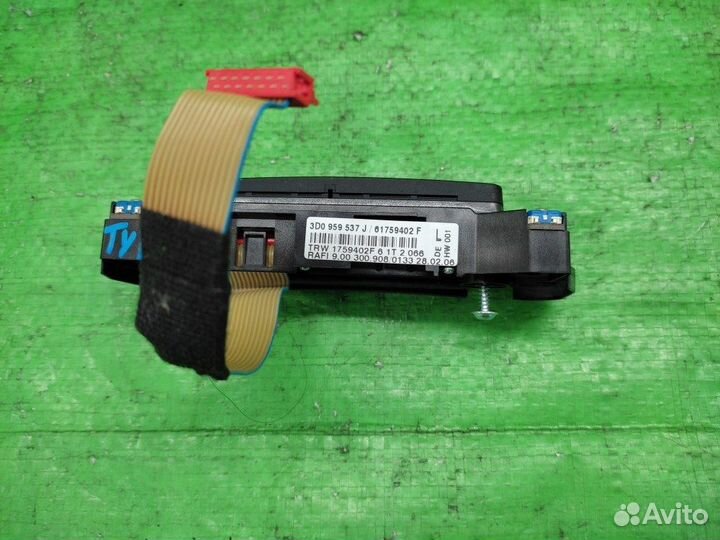 Кнопки упр магнитолой на руле 2 шт Touareg 02-10