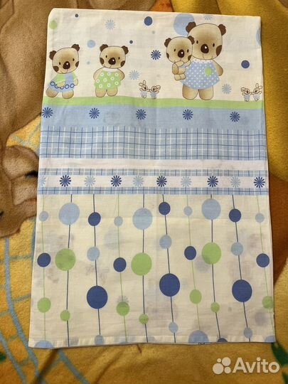 Одеяло, подушка, белье и мобиль для младенца