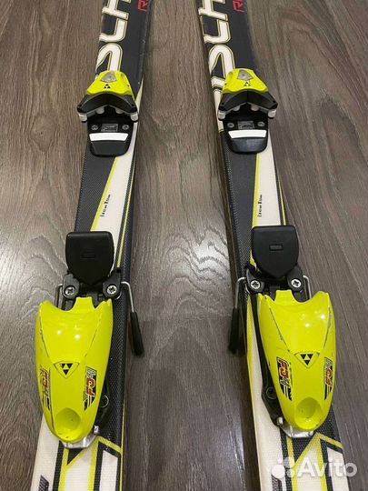 Горные лыжи и ботинки