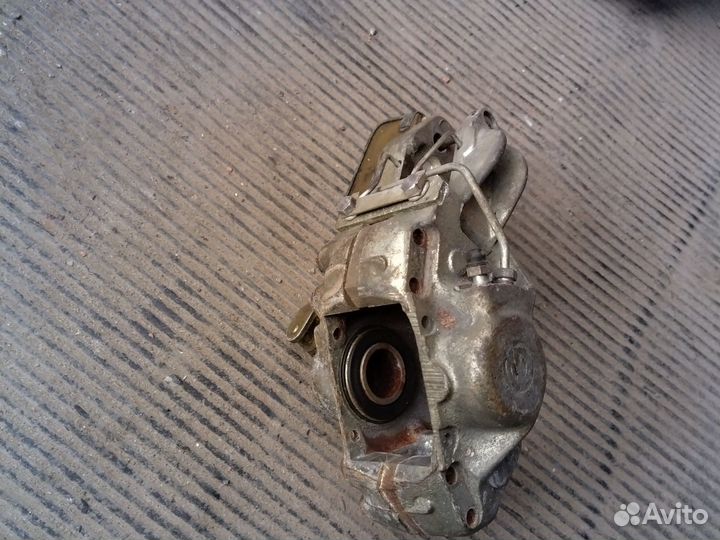 Суппорт задний.левый tatra 603