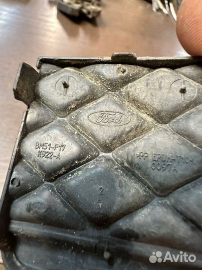 Заглушка буксировочного крюка задняя Ford Focus 3