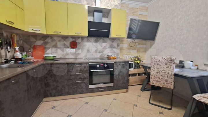 2-к. квартира, 80 м², 6/14 эт.