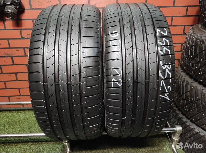 Pirelli P Zero PZ4 255/35 R21 98Y