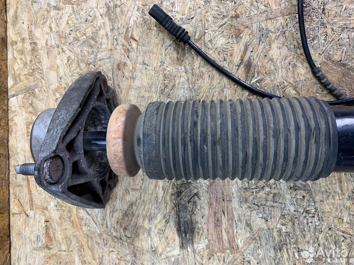 Амортизатор Л Зд BMW F15 F16 с дефектом