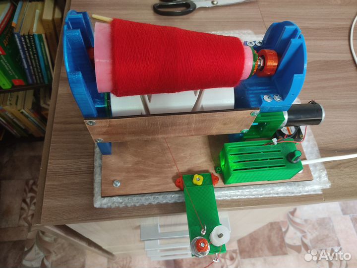 Компактная электрическая моталка для пряжи