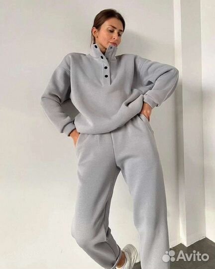 Спортивный костюм женский