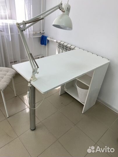 Маникюрный стол