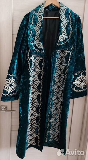 Халат мужской национальный с вышивкой Казахстана