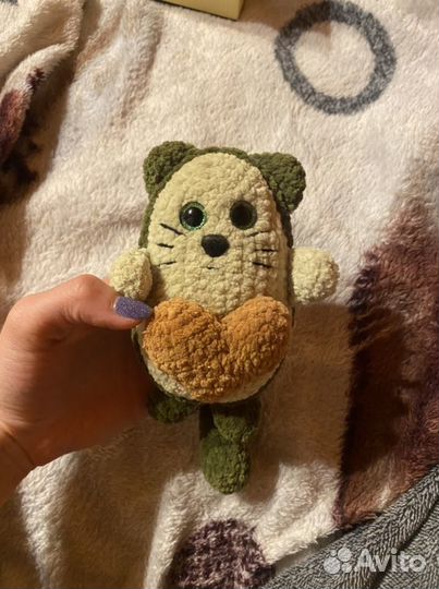 Вязаный авокадо котик