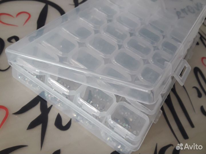 Стразы и поталь