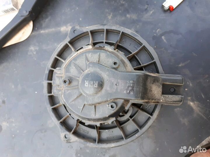 Моторчик печки Kia Rio 3