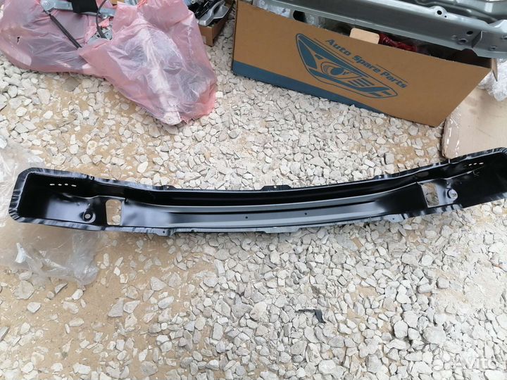 Усилитель переднего бампера nissan Almera G15