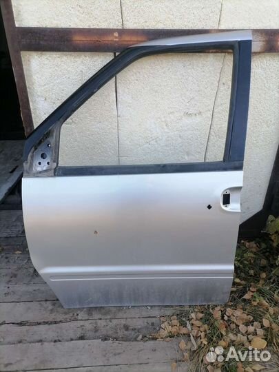 Дверь передняя левая Nissan Serena C23