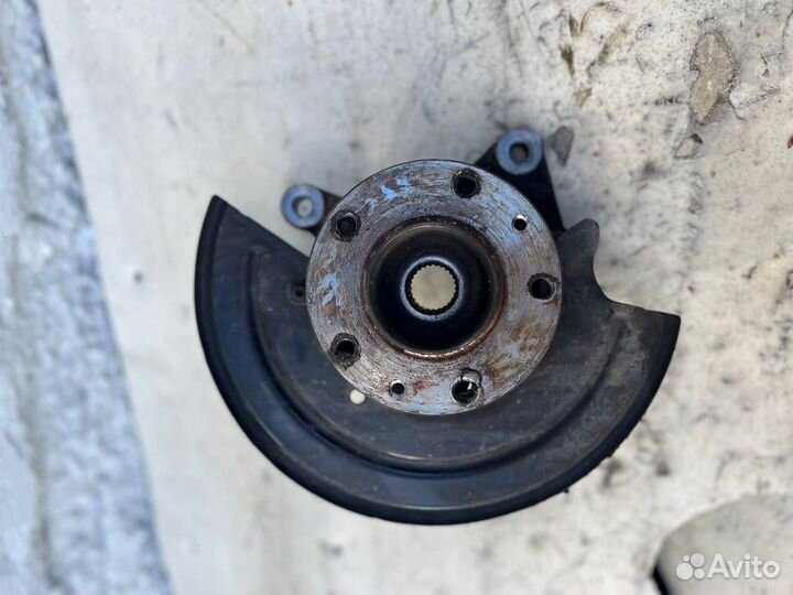 Поворотный кулак Renault Duster 8200881829 правый