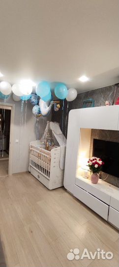 Детская кроватка с маятником и ящиком