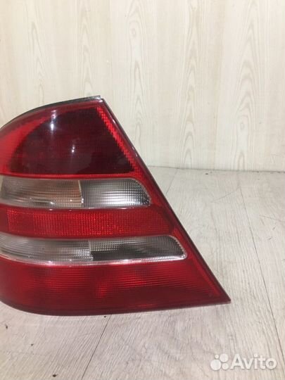 Фонарь задний левый Mercedes Benz S500L W220