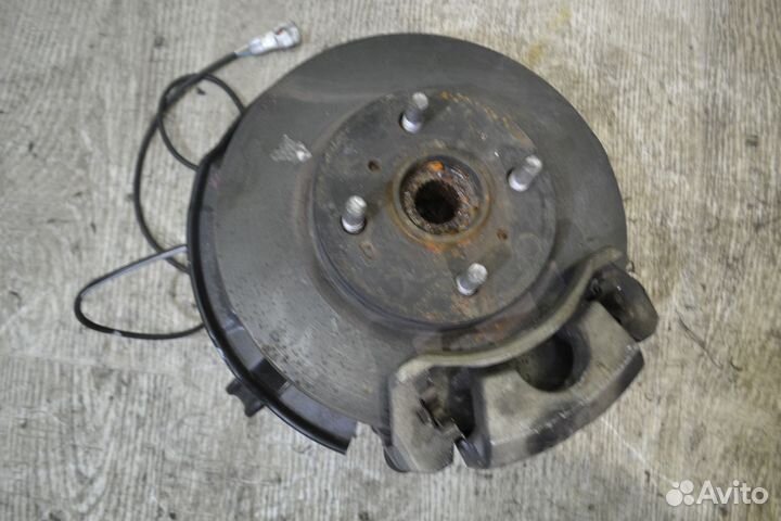 Кулак поворотный передний Тойота Ярис 2 2005-2011