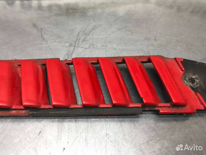 Кронштейн молдинга правый Mitsubishi Eclipse 1G