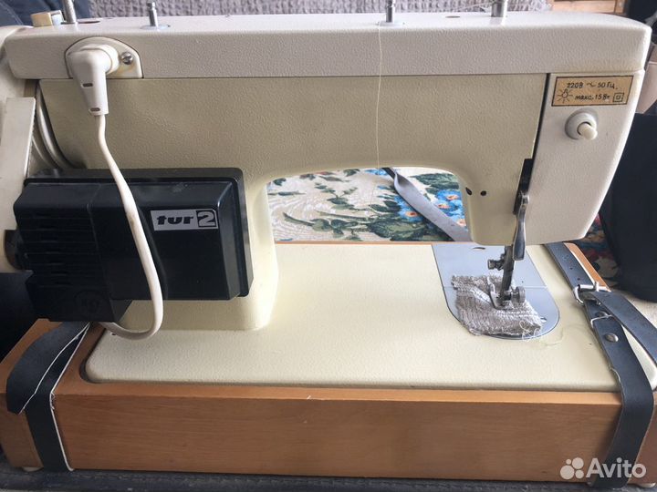 Швейная машина Чайка