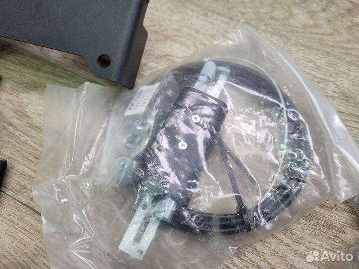 Замок на коробку и капот Toyota LC Prado 150