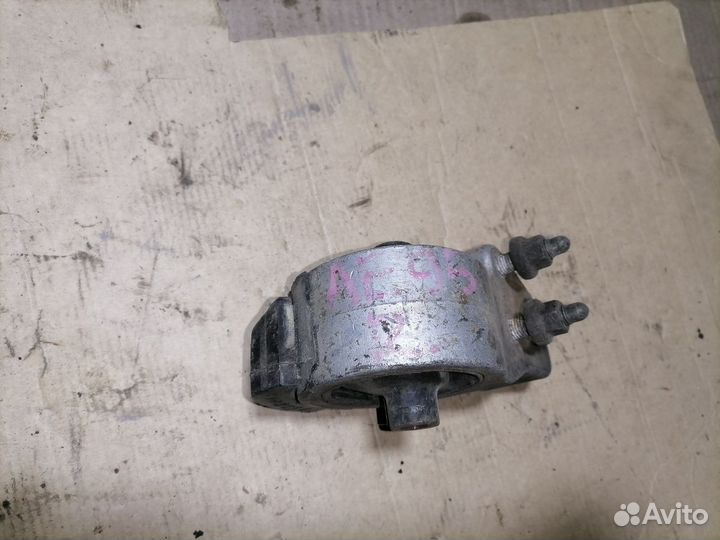 Подушка двигателя Sprinter Carib AE90