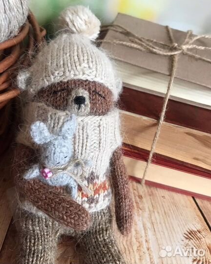 Вязанный мишутка на спицах