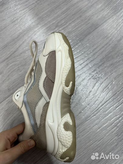 Кроссовки женские 36 размер